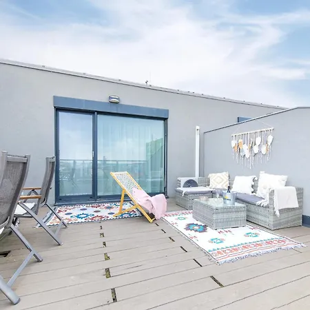 Rooftop Flower Power Apartmant Apartment